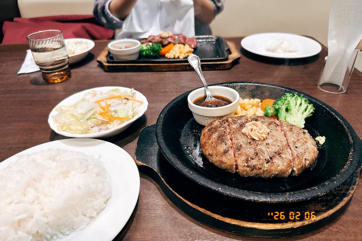 #日々 20260206

今日は娘と。
珍しく、ステーキを食べたかったらしく、ふたりでいきなりステーキへ

私はハンバーグで。