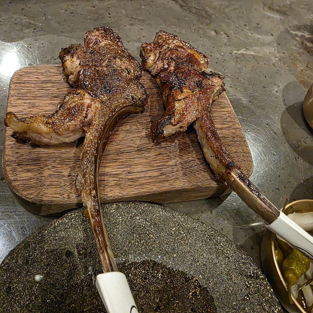 myzero's tweet image. 양인환대 파인다이닝

양고기 잘 먹고왔습니다!

진짜 맛좋네요 ㅋㅋㅋ

근데 개인적으로 천천히 먹는건 안맞네요
구워서 와구와구 먹어야하는데 ㅜ