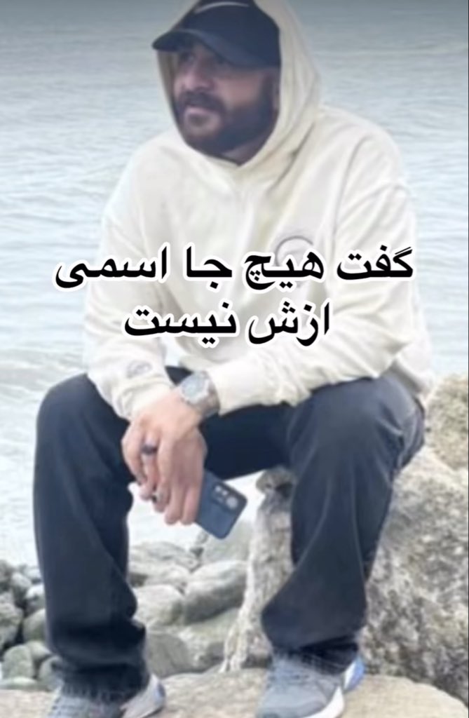 فرزند ایران، جانفدای وطن
جاوید نام محسن سیاه رنگ
در فردیس کرج به سینه و پاش شلیک شده
#محسن_سیاه_رنگ 
#جاویدشاه