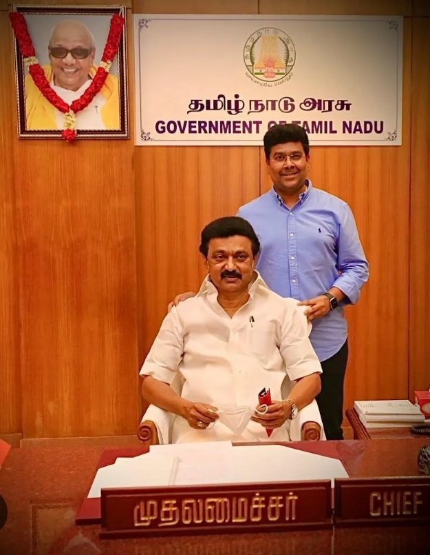 TheEagle3_0's tweet photo. யாரு அப்பன் வீட்டு காசு ❓

மதுரை மீனாட்சி அம்மன் கோவில்  அருகே இருக்கும் TVS குழுமத்திற்கு சொந்தமான 5 ஏக்கர் நிலத்தை ₹167 கோடிக்கு
#சபரீசன்வேதமூர்த்தி யின் பினாமி நிறுவனமான #GSquare வாங்கி உள்ளதாக தகவல். 

Pic Courtesy:- @businessline 

மீண்டும் திமுக ஆட்சிக்கு வந்தால் தமிழகம் காணாமல் போகும் அபாயம்✅