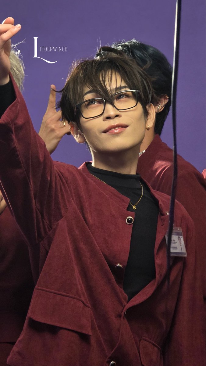 litolpwince's tweet photo. Naghanap ako ng irerelease para sa celebration ng BWAN MV release. 

Ito nalang muna. 

📍VIBE PH BEHIND THE SCENES OF RUKO’s PHOTOSHOOT

BWAN MV OUT NOW
#6ENSE_BWAN
#6ENSEwithoutUisNothing
@6ENSEofficial #6ENSE https://t.co/46cmAr2gOp