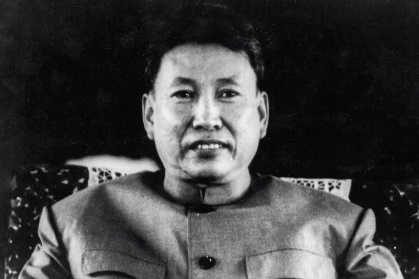 erdene457's tweet image. Камбожийн цуст дарангуйлагч Салот Сар буюу дэлхийд  түгсэн нэр нь Пол Пот.
Түүний дэглэмийн он жилүүдэд 3 сая гаруй хүн амь насаа алджээ.

8 сая гаруй хүн амынхаа 3 сая гаруйг гэхээр ойлгомжтой биз ээ