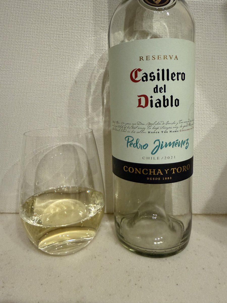 usunaga_kensuke's tweet photo. ペドロ・ヒメネスの白ワイン。シェリーじゃなくて白ワインがあるの知らなかった。酸味はほぼなくちょっとくせのある味わい。 https://t.co/49bO6fH8TE
