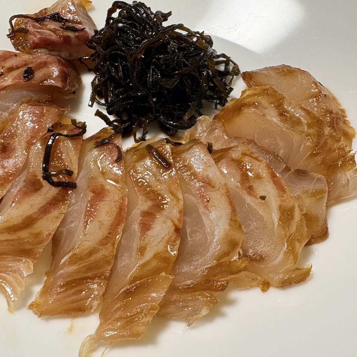 fergusonite's tweet photo. 鯛の塩昆布締めやってみた😋 https://t.co/r6JybWE824
