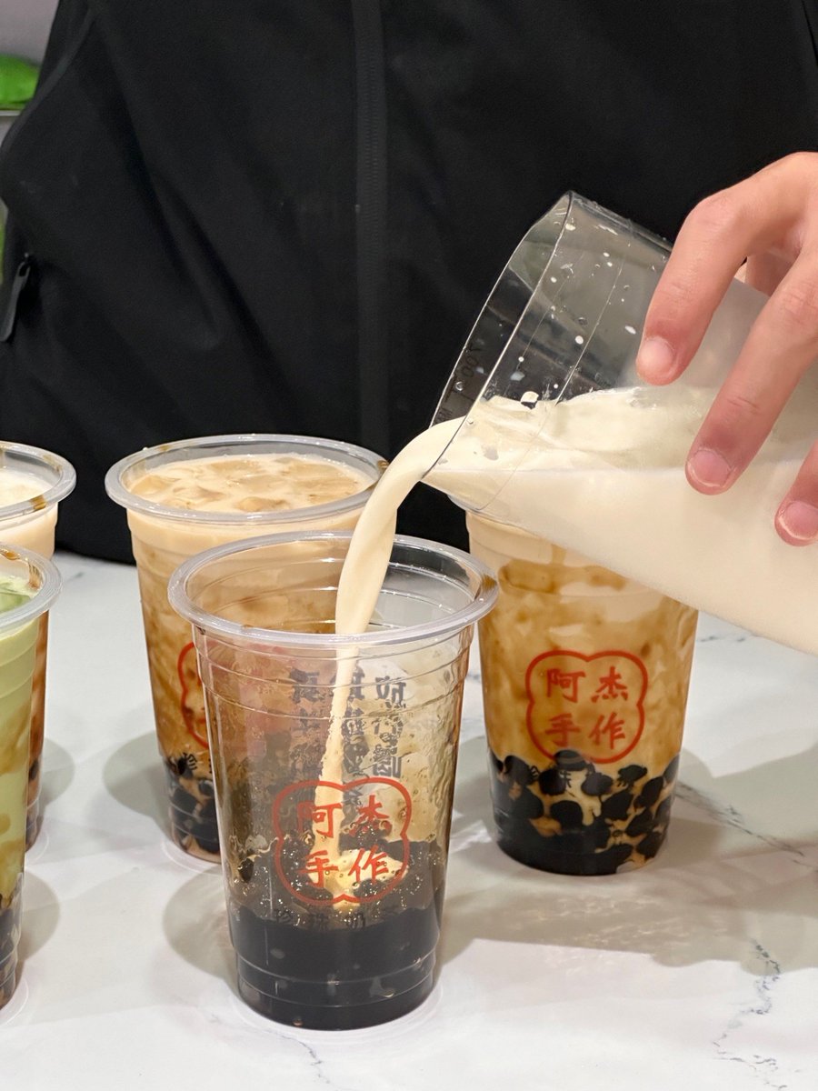 ManchelTer62633's tweet photo. 今天的快乐是：他把奶茶珍珠都挖给我，我把最后一口蛋糕喂给他 https://t.co/n4EShn1pyd