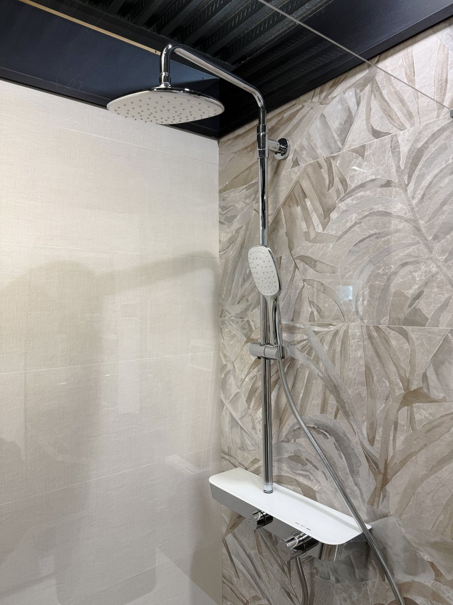En nuestra exposición contamos con una cuidada selección de columnas de ducha 🚿 pensadas para adaptarse a distintos espacios y estilos de vida.
Este modelo termostático y extensible es un buen ejemplo… ¡y ahora lo tenemos en liquidación!  
Más info aquí➡️bigmatfontecha.com/catalogo-de-op…