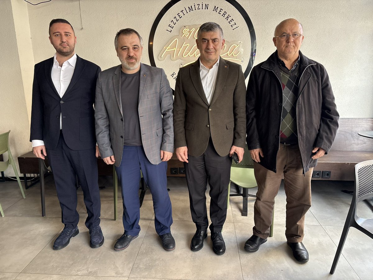 abalin's tweet photo. Önceki dönem İlçe Yönetim Kurulu Üyemiz Sn. Akif Kenar’ı iş yerinde ziyaret ederek hasbihal ettik, görüş ve tecrübelerinden istifade ettik.

Ardından, Fenertepe Mahalle Teşkilatımıza uzun yıllar emek vermiş, davamıza gönlünü koymuş Döne Uytun ablamızın hanesine misafir olduk.

Bizim anlayışımızda vefa bir hatırlama değil, bir duruştur.
Bu hareket; yol yürüdüklerini unutmayan, emek verenleri her daim baş tacı eden, birlik ve kardeşlik hukukunu diri tutan bir anlayışın adıdır.

Aynı hedefe birlikte yürümeye devam edeceğiz.