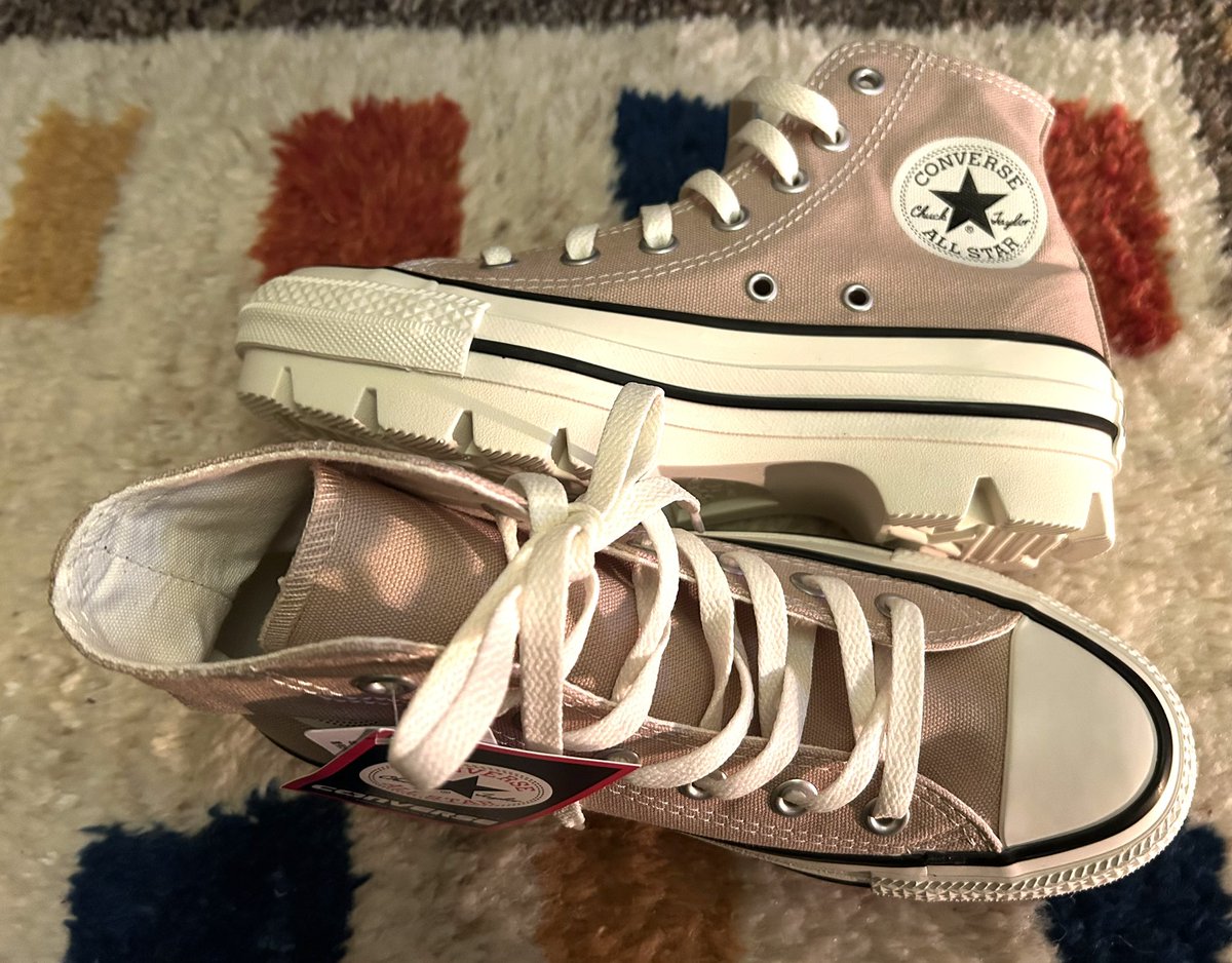 vaivrkrv's tweet photo. 🌟買ってしまった。。。23.5㌢👟🌟

めちゃくちゃ可愛い◡̈❁❁⃘
厚底だけど重くない♡
#w_inds. #winderlust
#w_inds25th_GOLDENSINGLES https://t.co/rulPpVrdHR