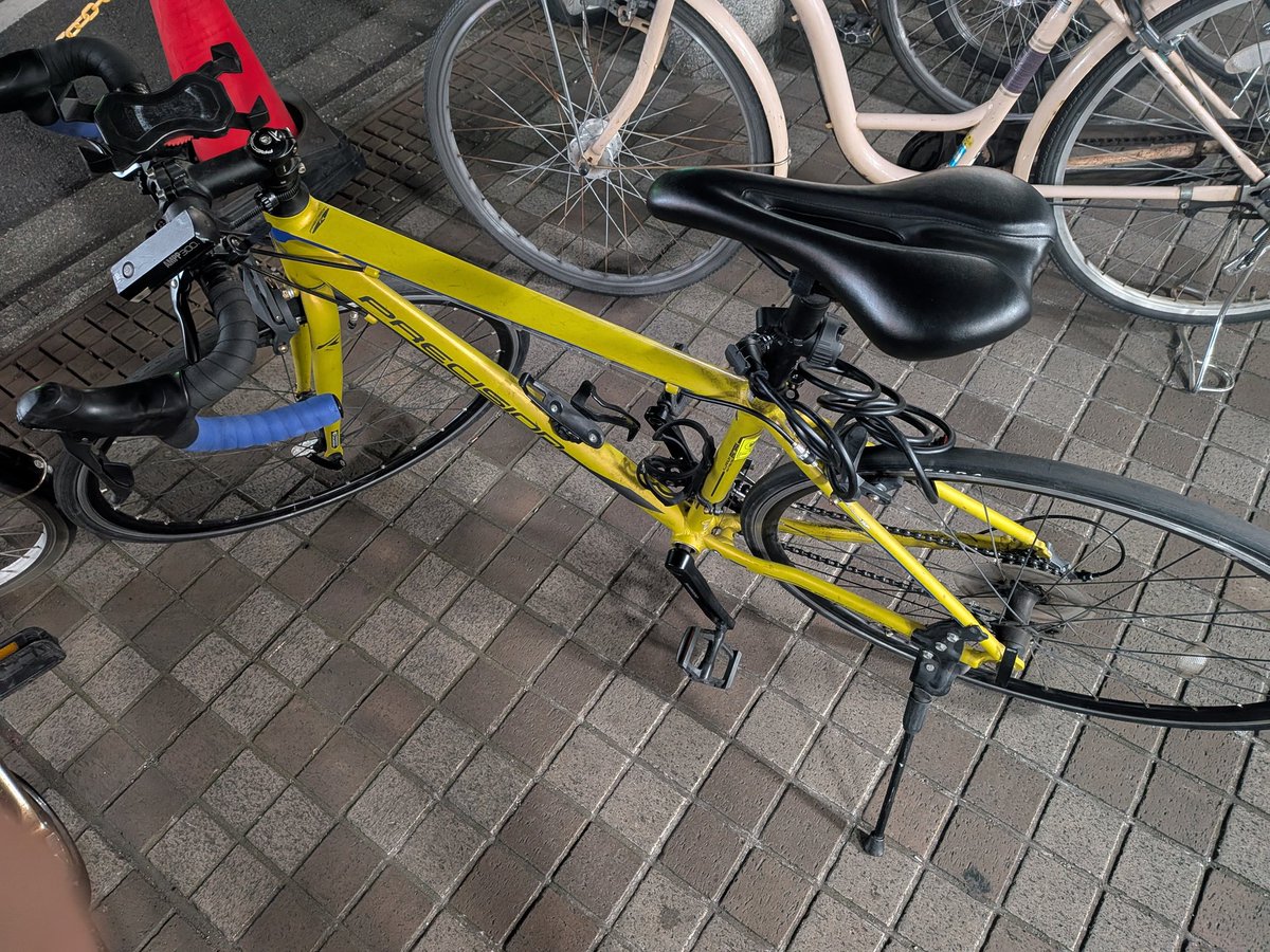 da_tu0121's tweet photo. #江戸川区　#市川市　#松戸���　#船橋市
付近で下記画像のロードバイク放置されていたら連絡お願いします
1月22日頃 本八幡で盗難されました
似ているなでも、同じ車体でも助かります。自転車置き場に放置されていても一報あると嬉しいです。
1枚目現物
2枚目以降似ているもの https://t.co/SzKLKABbNg