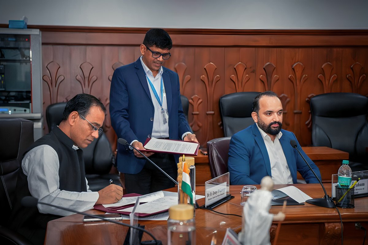 PrompttechS's tweet photo. PromptTech Global signs strategic MoU with @ChristBangalore , strengthening industry–academia collaboration and expanding learning opportunities. https://t.co/J9lHirMQMu