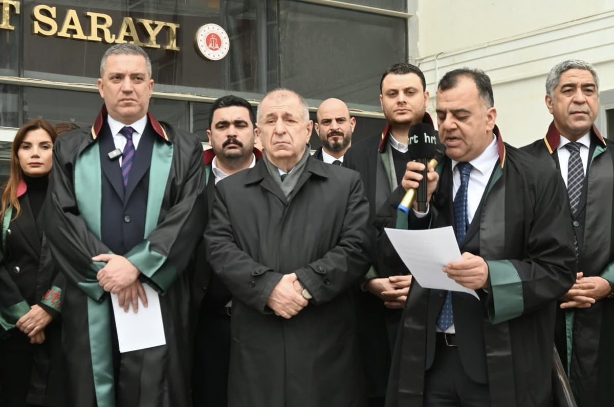 Ümit Özdağ’ın, DEM Hatay milletvekili adayı olan Hatay TUT’u ziyaret etmesi;
siyasette tutarlılığın değil, konjonktürün esas alındığını açıkça göstermiştir.

Dün DEM’i “bölücülükle” suçlayanlar,
bugün aynı yapılarla fotoğraf vermekten çekinmiyorsa
burada sorgulanması gereken şey