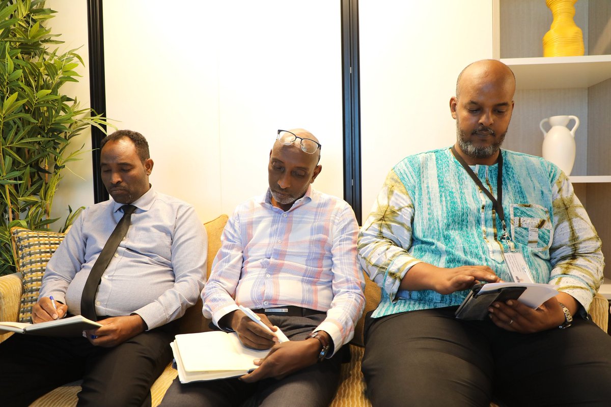 Le Ministre de l'Energie a reçu, hier, Jeudi 05 Février 2026, en son cabinet à Energia Park, le Directeur de l'AFD à Djibouti, M. Eric DE GUERPEL, accompagné du Chef du Projet PEEBA, M. José Lopez et du Chargé des Projets, M. Daher Osman
facebook.com/share/p/1DPdgh…