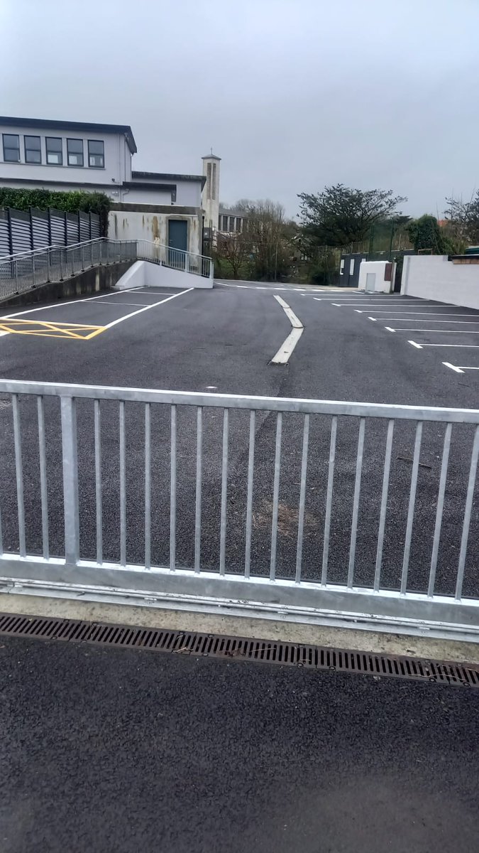 BDuffma's tweet image. #Clare #Burren #100daysofwalking 🟡🔵🖤🤍💚💛  ⚪️⚫️