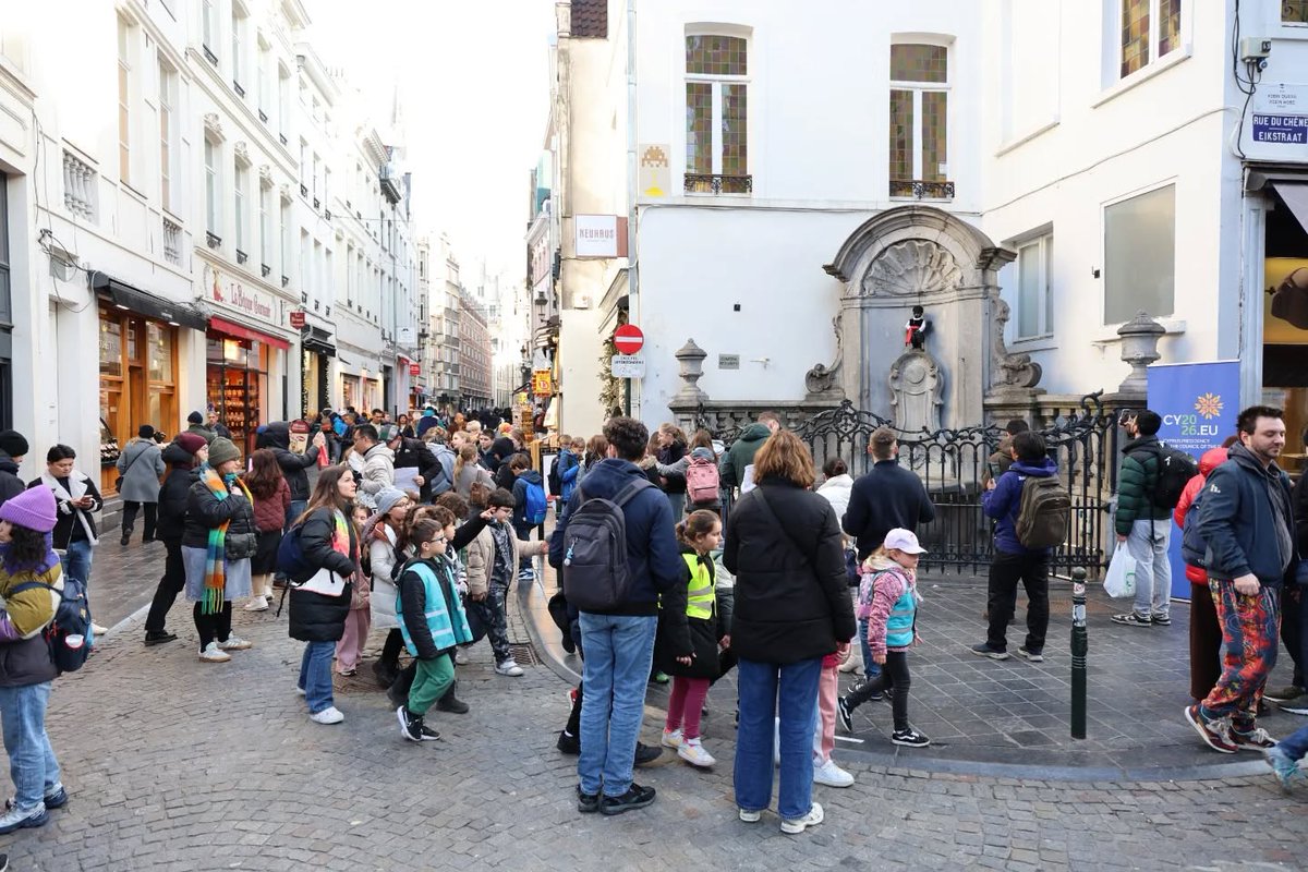 YianisCY's tweet photo. Το άγαλμα Manneken Pis ντυμένο με την παραδοσιακή κυπριακή βράκα. Ο πολιτισμός έχει τον δικό του τρόπο να φέρνει τους ανθρώπους πιο κοντά.

@CY2026EU @DepMinCultureCy @visitbrussels 

#Cyprus #EUPresidency #Heritage #CY2026