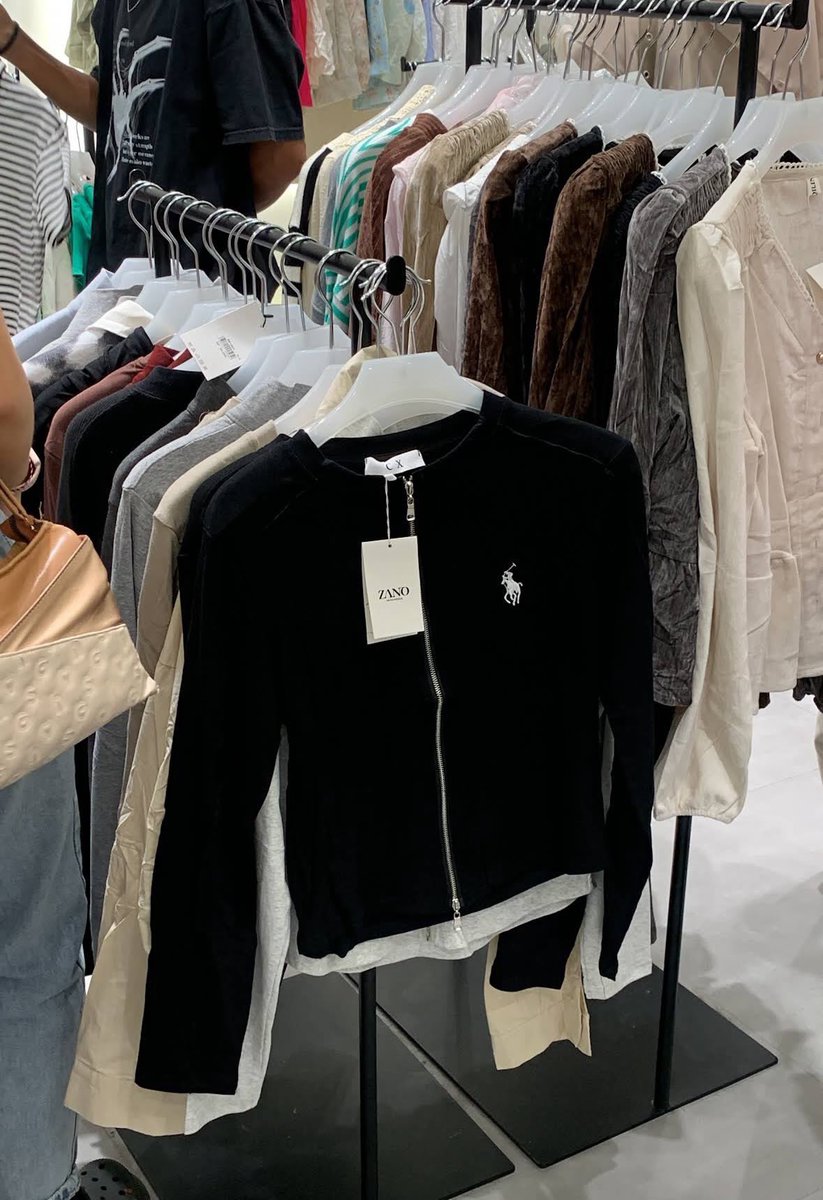 ulianpuyy's tweet photo. MAAF BARU TAU HIDDEN GAME INI KALAU..

ternyata baju-baju cakep ada loh di offl kaya Blok M, Tegal dll dgn harga start 50k, lucu-lucu bgt pliss 🥺🫵🏻 https://t.co/EdpJQmpgdR