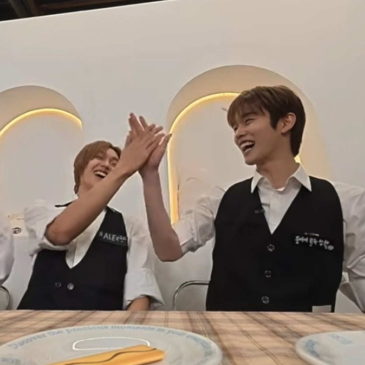 ???: 언빈이 kiyo 부위 , “손”

이해를하다 .