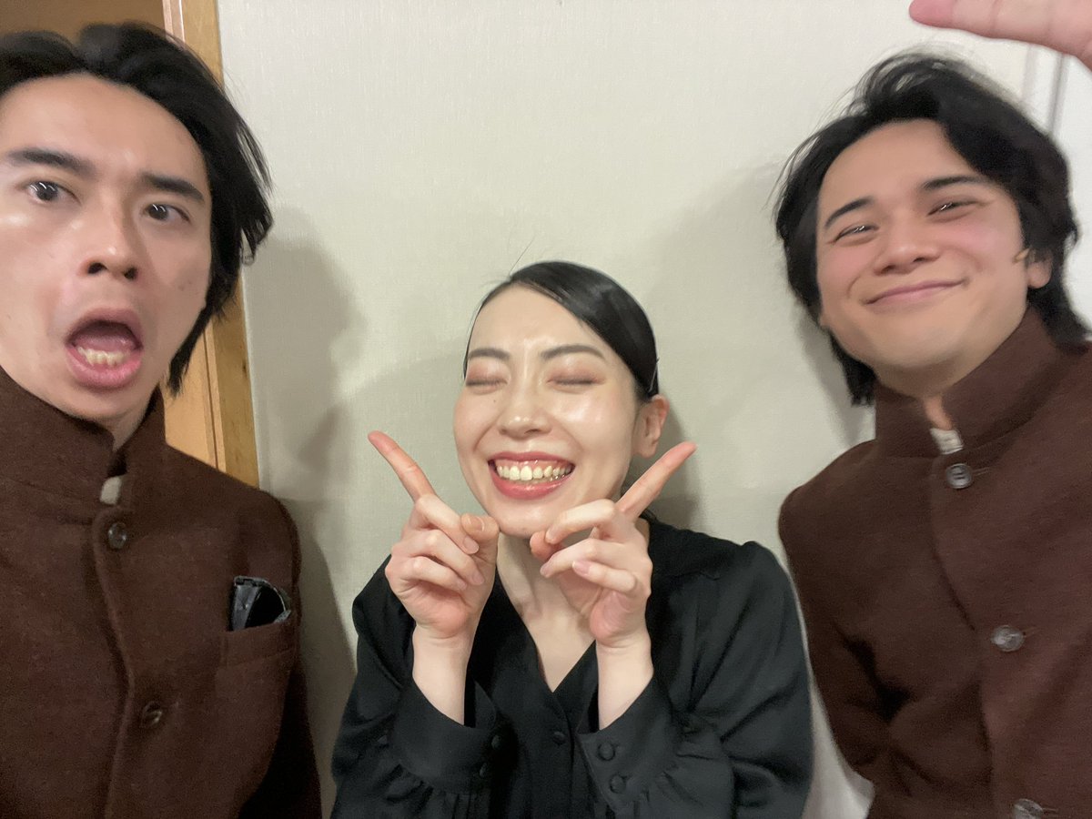 #世界の終りとハードボイルドワンダーランド舞台

仙台公演初日㊗️
ありがとうございました🦄✨

舞台裏ならではの、僕と僕ダミーとのスリーショット📸

明日は2公演お待ちしております🫛