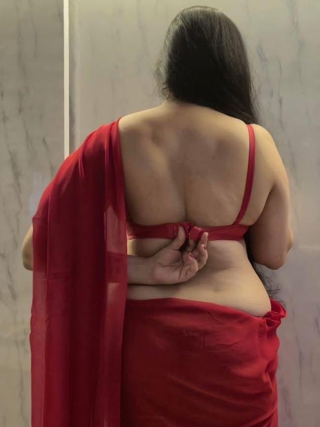 suhani_jos76914's tweet photo. कोई आकर लगा दो please 🍑🍎🍎 https://t.co/81gGoSF6rm