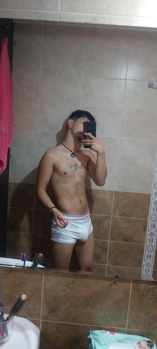 aresflink's tweet photo. Antes de bañarme 😂 https://t.co/kHvr8Ugv1k