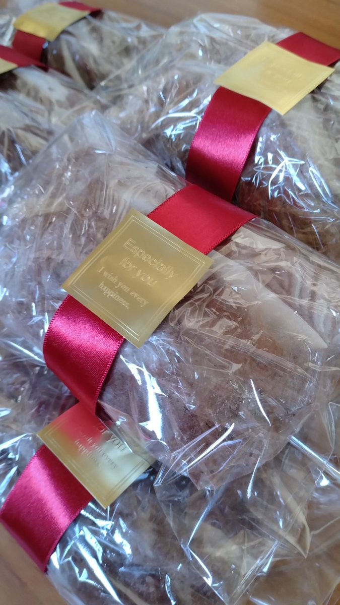 明日(2/7)・明後日(2/8)は通常通り営業いたします
今週のおかしは
・スノーボール　くるみ
・スノーボール　チョコチップ
・パウンドケーキ　いちご

今週と来週のみ、『ココアシュトーレン』を販売いたします。
いろいろなドライフルーツとナッツを入れたココア生地のシュトーレン。
この機会にぜひ！