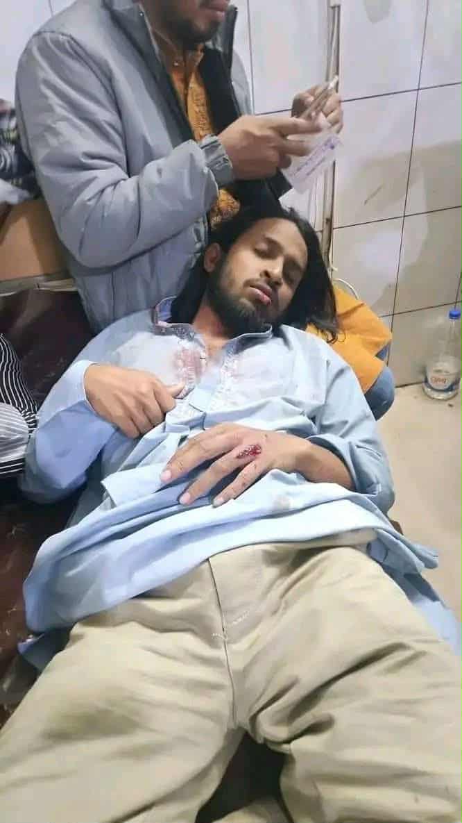 msimiskat's tweet photo. I strongly condemn the cowardly shooting and attack on Abdullah Al Jaber and student leader Salauddin Ammar. Administration fails to arrest killers but fires bullets when justice is demanded. Accountability must prevail today now.
#Inquilab_Zindabad #JusticeForHadi #WeAreHadi https://t.co/C4xIgjSoIg