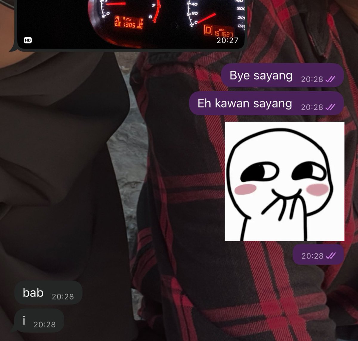 Kalau aku taip camni memang laju je dia reply 😂