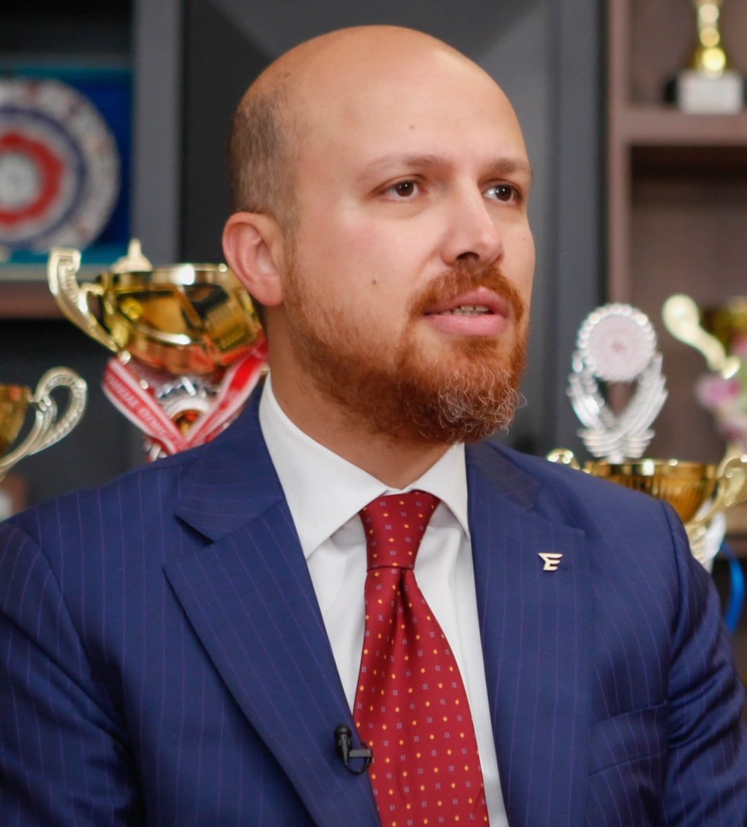 YeniUlak's tweet photo. Bilal Erdoğan'dan gençlere tavsiye:

"Kendinize kolay yoldan bir yere gelmiş adamı örnek almayın." https://t.co/3ElQLJCMoo