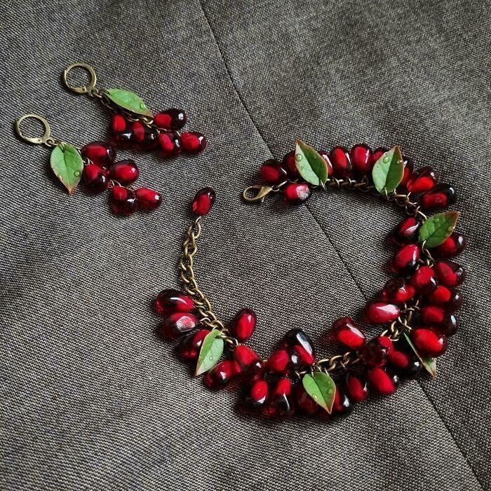 aesttics's tweet photo. Pomegranate earrings and bracelet https://t.co/oE4cEsSBLv