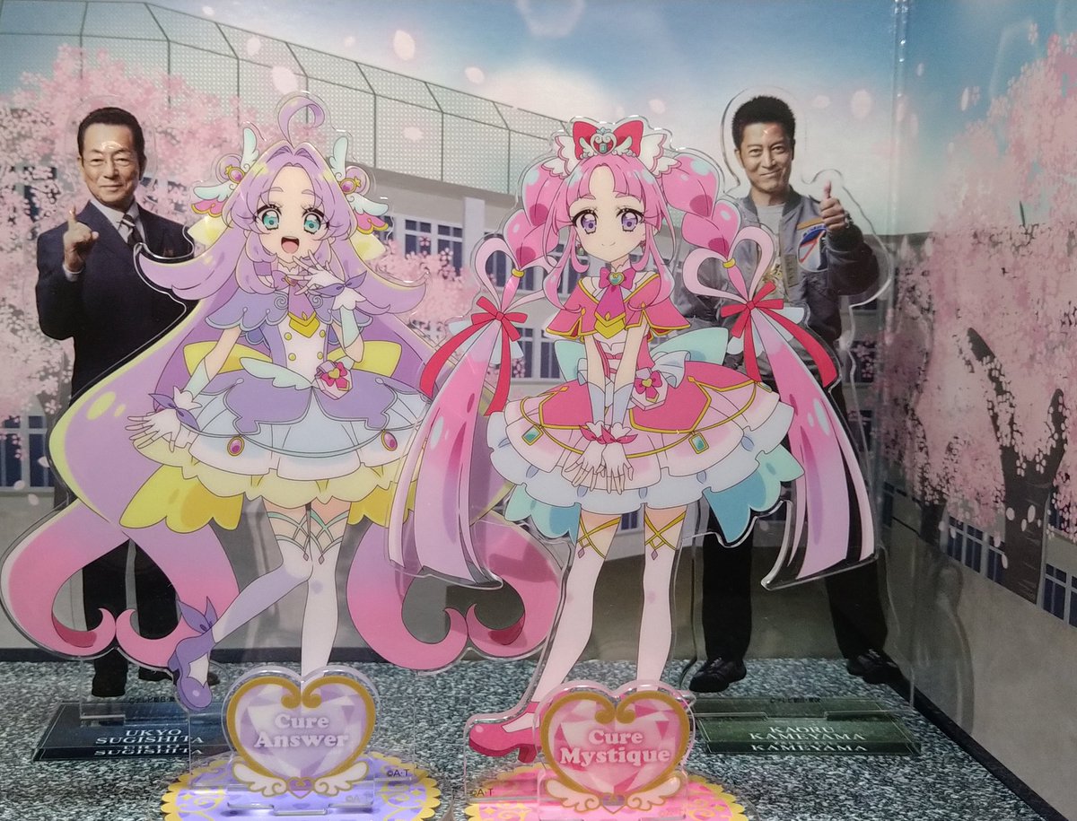 どんな謎でもはなまる解決！名探偵キュアアンサー！
重ねた推理で笑顔にジャンプ！名探偵キュアミスティック！
気になることを細かく捜査！
名探偵キュアスギシタ・ウキョウ！
フィジカル勝負でズバッと行動！
名探偵キュアカメヤマ・カオル！

　　　名探偵プリキュア！
　我々の答え、見せましょう。