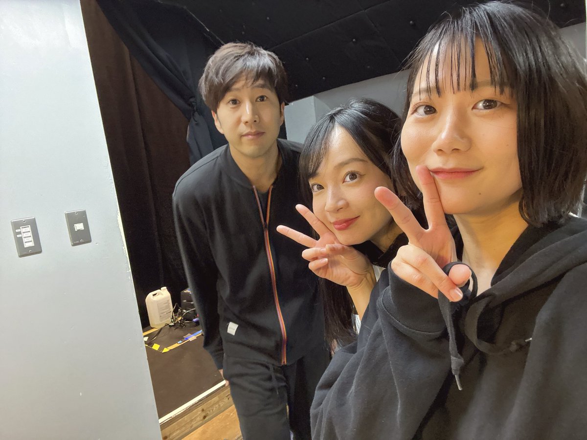 4日目終！
本日もご来場くださった皆々様
ありがとうございました✨

とうとうあと2日。あと4公演。
あっという間に終わってしまうんだろうなぁ

明日は13:00/17:00と時間が変わるので
お間違いなくです！
そして雪予報も出ているので
皆様暖かくしてお気をつけてお越しくださいませ⛄️
 #贋作オセロー