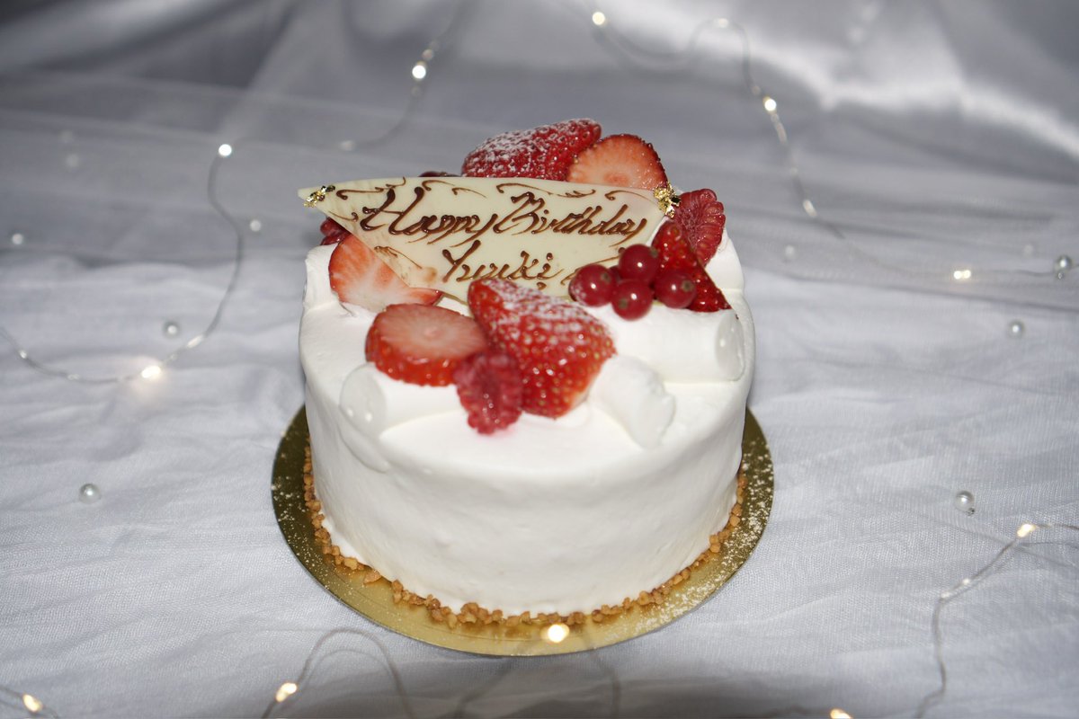 min3blak's tweet photo. 推しの誕生日祝いにエーグルドゥースのシャンティフレーズ🍰中までいちごたっぷり🍓幸せ〜〜 https://t.co/8ytaIYrZVx
