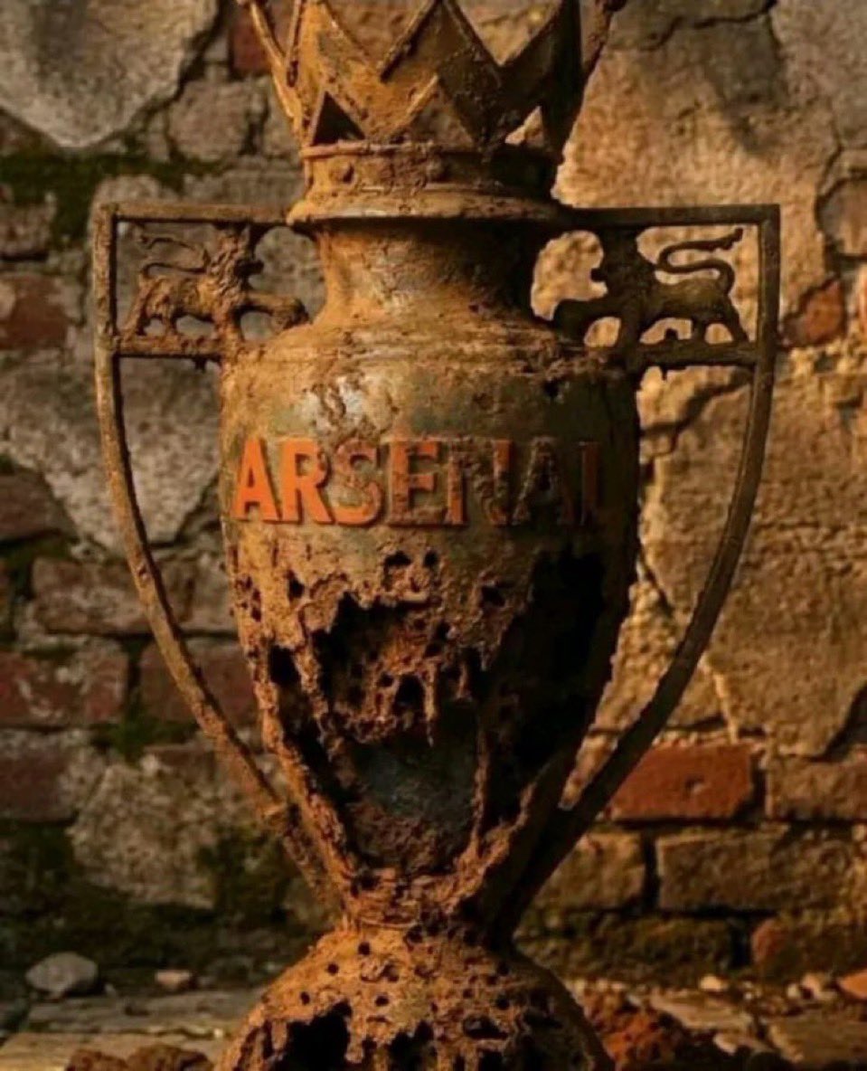 90% of Arsenal fans have never seen their team win the Premier League😅

This was the trophy the last time they won it 💀