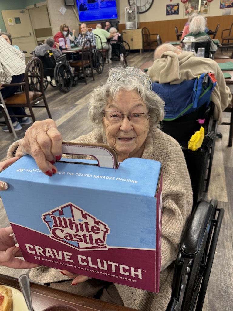 ksdknews's tweet photo. Leona Parish turns 105 years old today! Her family says Black coffee and White Castle keep her going. Here's the full story: https://t.co/YXwFwOkKFV https://t.co/dnC8bbxjyF