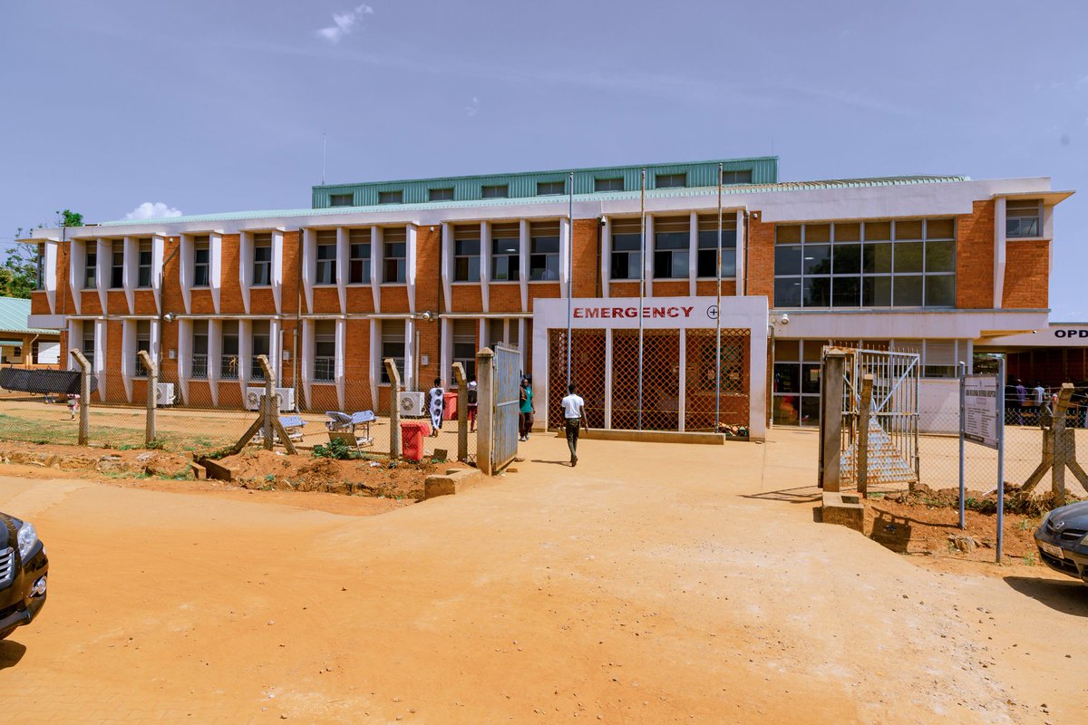 GideonSsekidde's tweet photo. Lira Regional Referral Hospital at a glance!
Frame 1: The newly constructed Ambulance Call and Dispatch Center.
Frame 2: The newly constructed Emergency and OPD unit.
Frame 3: Administration block.
Frame 4: Theatre.
#LRRH #PassionforExcellence
@Lira_RRH
@MinofHealthUG @JaneRuth_Aceng @DianaAtwine @DrOdur73456