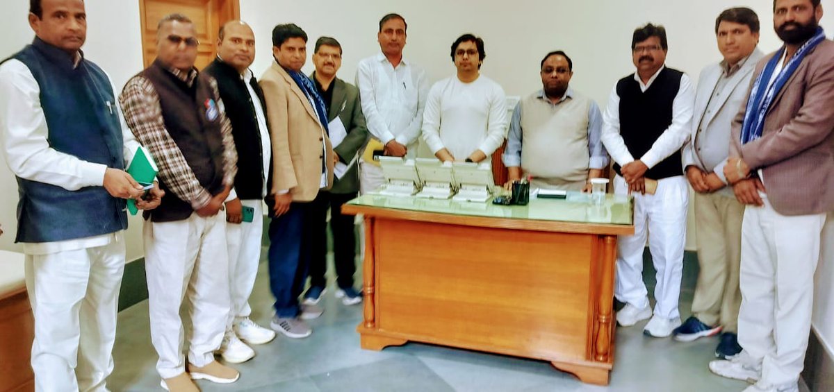 bhagwan_baba's tweet photo. आज बहुजन समाज पार्टी के केंद्रीय कार्यालय दिल्ली पर पार्टी के नेशनल कोऑर्डिनेटर आदरणीय आकाश आनंद जी एवं पार्टी के राष्ट्रीय उपाध्यक्ष आदरणीय आनंद कुमार जी से मुलाकात कर पार्टी के बारे में चर्चा की। साथ ही पार्टी के राज्यसभा सांसद आदरणीय रामजी गौतम जी से भी शिष्टाचार मुलाकात हुई। https://t.co/Tyzg7Fiqt3