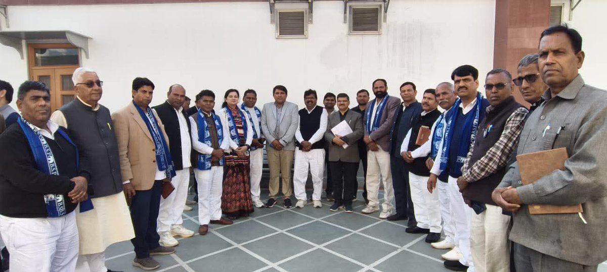 bhagwan_baba's tweet photo. आज बहुजन समाज पार्टी के केंद्रीय कार्यालय दिल्ली पर पार्टी के नेशनल कोऑर्डिनेटर आदरणीय आकाश आनंद जी एवं पार्टी के राष्ट्रीय उपाध्यक्ष आदरणीय आनंद कुमार जी से मुलाकात कर पार्टी के बारे में चर्चा की। साथ ही पार्टी के राज्यसभा सांसद आदरणीय रामजी गौतम जी से भी शिष्टाचार मुलाकात हुई। https://t.co/Tyzg7Fiqt3