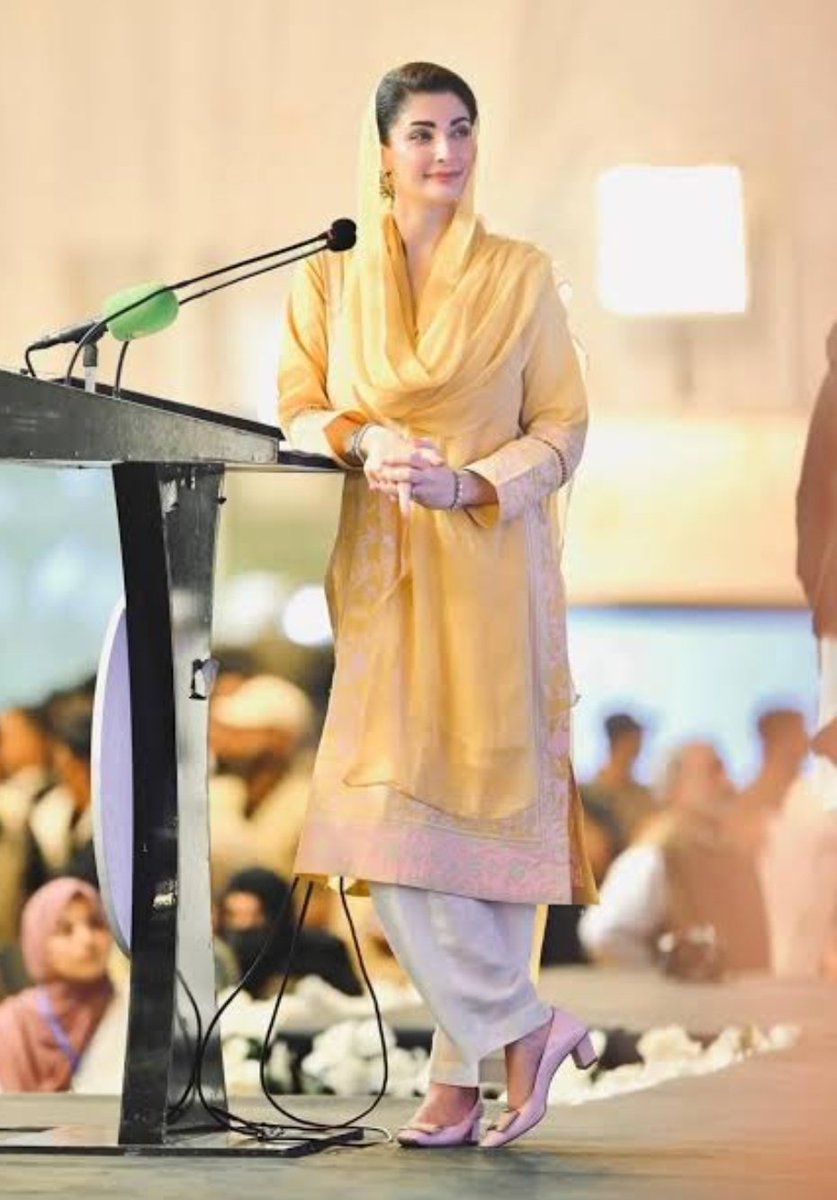 میری پیاری لیڈر محترمہ مریم نواز شریف صاحبہ! میں گزشتہ تین سال سے PMLN کے لیے کام کر رہی ہوں۔ آپ سے اور قائد محترم میاں محمد نواز شریف صاحب سے محبت میرے خون میں شامل ہے۔ لیکن اب تک میری آپ سے ملاقات نہیں ہو سکی۔ آپ سے ملاقات کی خواہش میری زندگی کی پہلی اور آخری خواہش ہے۔