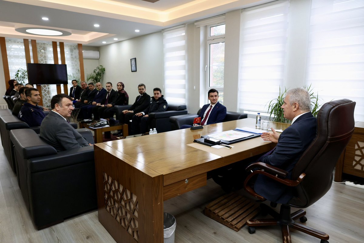 TCKonyaValiligi's tweet photo. Valimiz İbrahim Akın, ilçe ziyaretleri kapsamında #Hadim ilçemizi ziyaret ederek ilçede yürütülen çalışmalar ve yatırımlar hakkında bilgi aldı.
➡️ https://t.co/LVgUprioXM
@Vali_Akin https://t.co/o7qN9gUk35