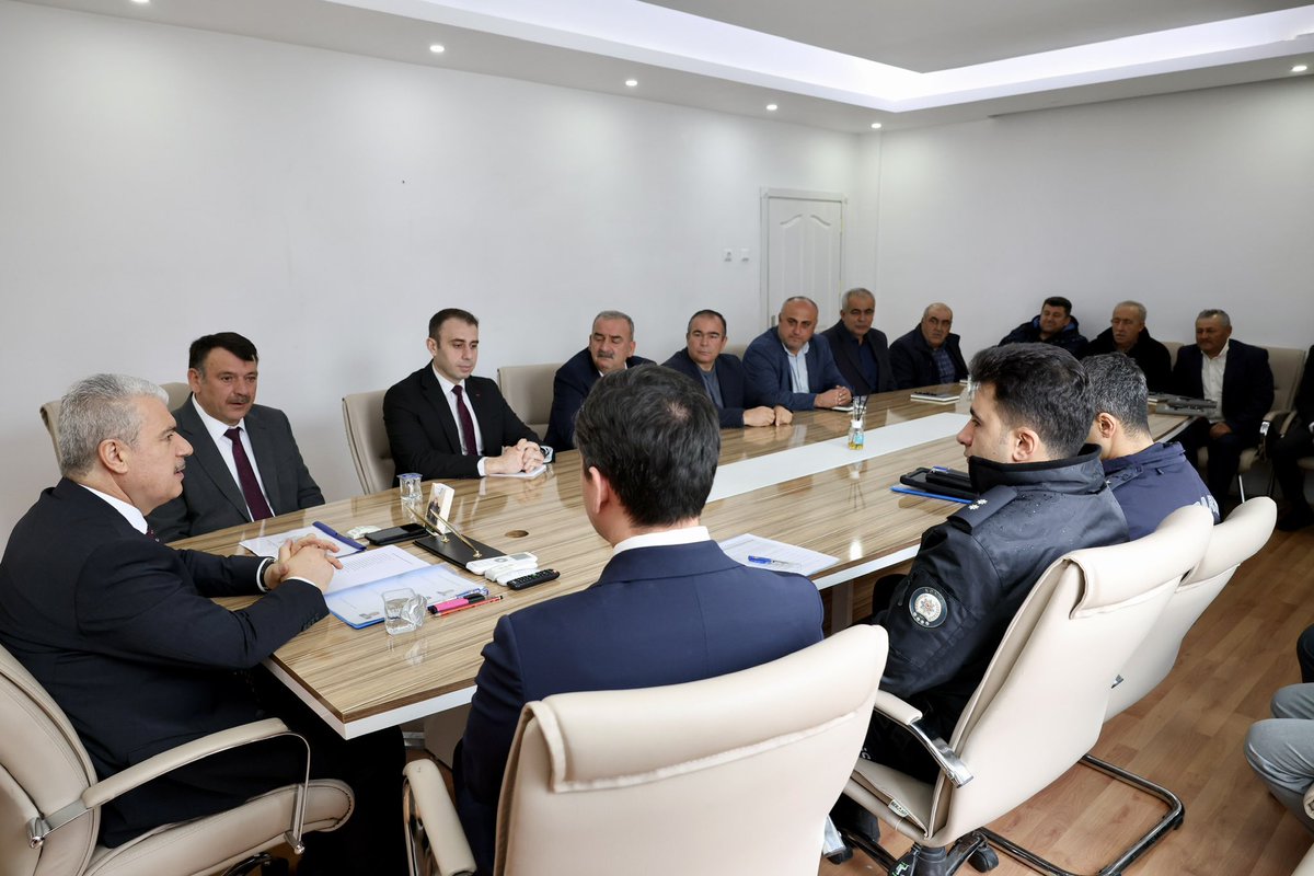 TCKonyaValiligi's tweet photo. Valimiz İbrahim Akın, ilçe ziyaretleri kapsamında #Hadim ilçemizi ziyaret ederek ilçede yürütülen çalışmalar ve yatırımlar hakkında bilgi aldı.
➡️ https://t.co/LVgUprioXM
@Vali_Akin https://t.co/o7qN9gUk35