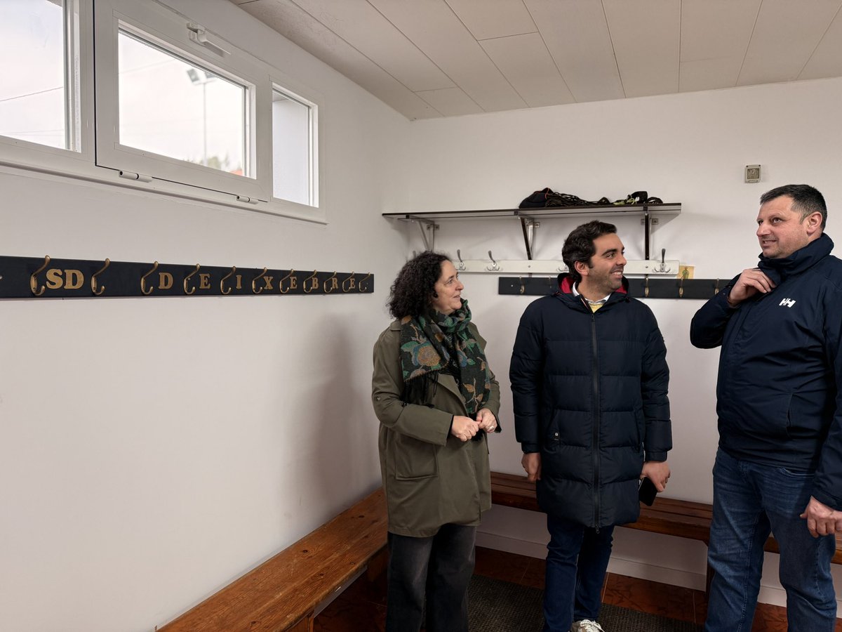 ConcellodeOroso's tweet photo. ⚽ Remataron as obras dos vestiarios do Campo de Fútbol do O Peteiro.

Visitamos as instalacións xunto con Belén do Campo, delegada da @Xunta na Coruña.

Unha actuación moi demandada, posible grazas ao Fondo de Cooperación Local. https://t.co/LntzR5ZdYH