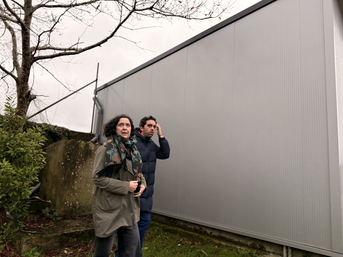 ConcellodeOroso's tweet photo. ⚽ Remataron as obras dos vestiarios do Campo de Fútbol do O Peteiro.

Visitamos as instalacións xunto con Belén do Campo, delegada da @Xunta na Coruña.

Unha actuación moi demandada, posible grazas ao Fondo de Cooperación Local. https://t.co/LntzR5ZdYH