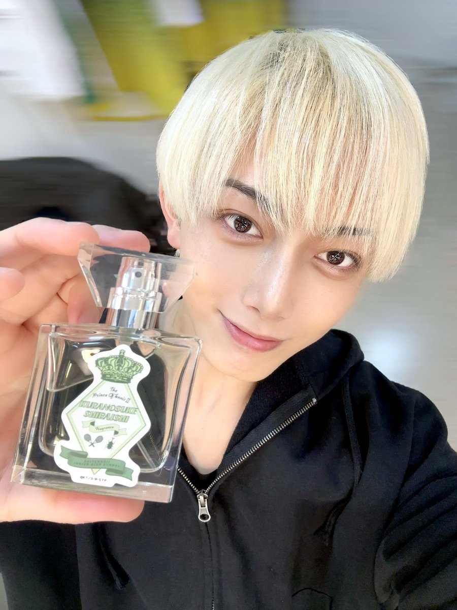 テニミュ６日目ありがとうございました🎾

実は役作りの一環で、
白石くん香水を付けてステージに立ってます！
爽やかでエクスタシーな匂いがします。笑

明日は東京ラストの2公演DAY。
よろしくお願いします‼︎
#テニミュ #テニスの王子様