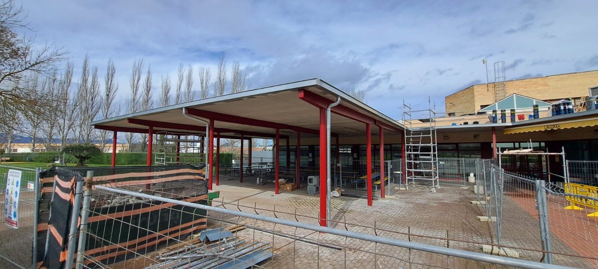 ✅ Avanza la ampliación de la cubierta de la terraza de Lagunak, gracias a una enmienda de EHBildu de 60.000 euros a los Presupuestos de Navarra.