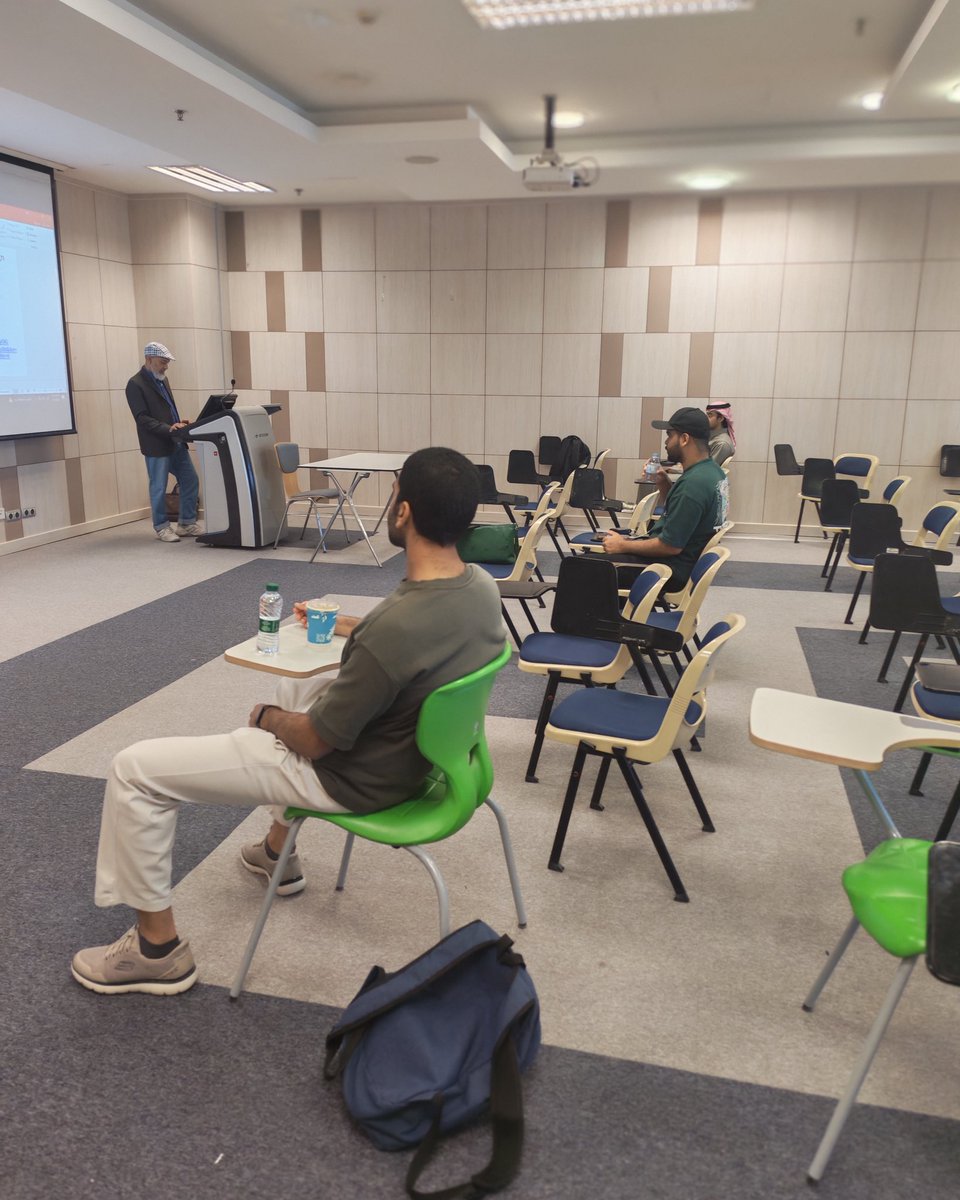 CEE_KFU's tweet photo. أقام #نادي_CEE يوم الخميس ورشة عمل بتقديم د. عارف الزمان بعنوان:
"Essential Software for Next-Gen Transportation Engineers" 🚦
​تضمنت الورشة:
-3D Design 
- Traffic Simulation
- Data Analytics
​شكراً دكتور عارف على مشاركتنا خبراتك ..
انتظرونا، القادم أقوى!

#kfu #Engineering https://t.co/pJnYP15WPt