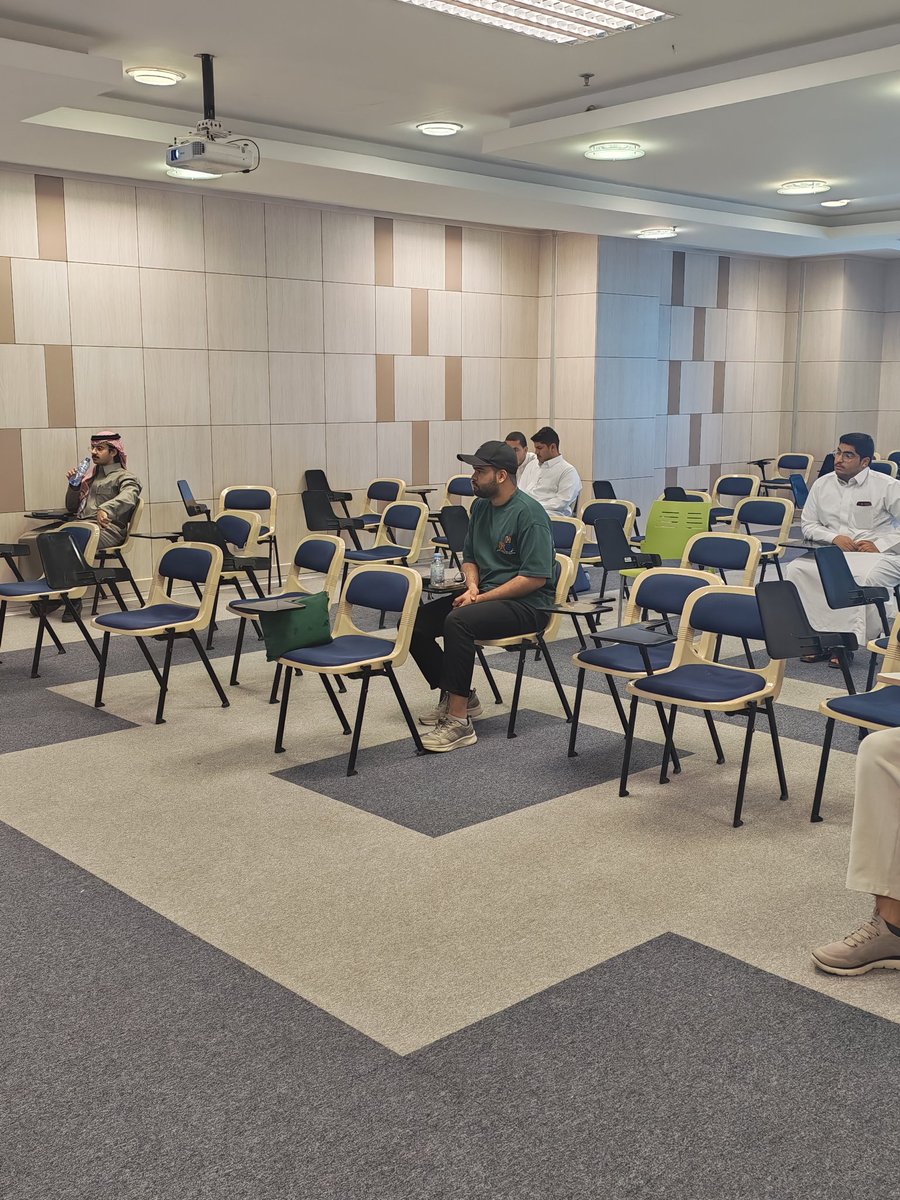 CEE_KFU's tweet photo. أقام #نادي_CEE يوم الخميس ورشة عمل بتقديم د. عارف الزمان بعنوان:
"Essential Software for Next-Gen Transportation Engineers" 🚦
​تضمنت الورشة:
-3D Design 
- Traffic Simulation
- Data Analytics
​شكراً دكتور عارف على مشاركتنا خبراتك ..
انتظرونا، القادم أقوى!

#kfu #Engineering https://t.co/pJnYP15WPt