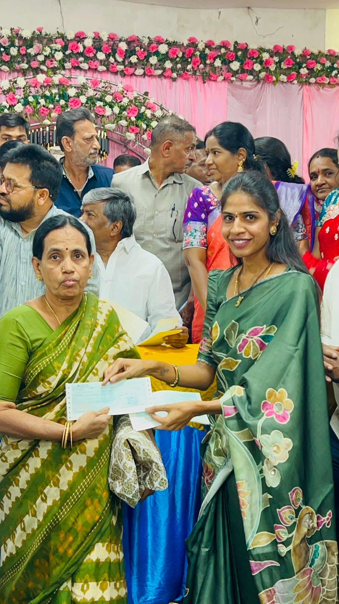 Hema221992's tweet photo. Handed over Kalyana Lakshmi &amp; Shaadi Mubarak Cheques amounting Rs 1.52 Crore to the 152 beneficiaries of Secunderabad Assembly Constituency along MLA Padma Rao Garu, and colleague corporators at Madhura Nagar Colony Community Hall. https://t.co/4MArIiqZj0