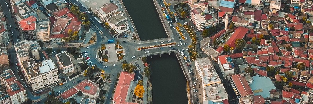 yildiranmehmet's tweet photo. "Bazı şehirlere bir defada veda edilmez"
#Antakya bir defa yaşadığınız zaman veda edilmeyecek şehir, şehirlerin kraliçesi.
Asla eskisi gibi bulamayacağız O'nu.
Şehri "Antakya" yapan ruh, üç sene evvel derin bir yara aldı.
Kadim ve muazzez ruhu şehri yeniden ihya edecektir.
��️ https://t.co/1OF335A0Qh