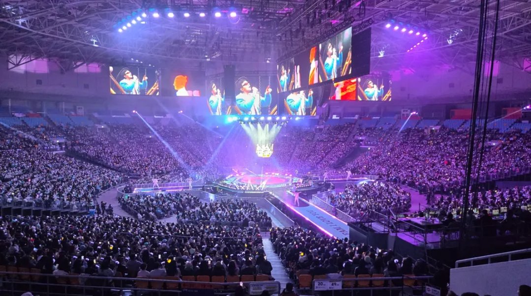 Coup_dEtat5's tweet photo. Pulling out this crowd for a solo fanmeet!! Ohhh  GDRAGON you're insane!! https://t.co/KL5Hf3zslU