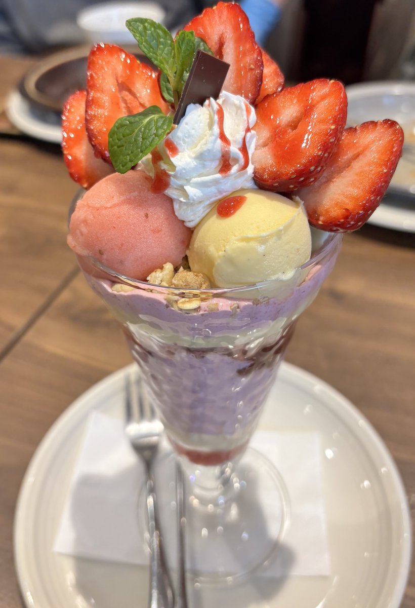 VQic4's tweet photo. パフェ9しちゃった鬱 https://t.co/BiLqTqxeJ4