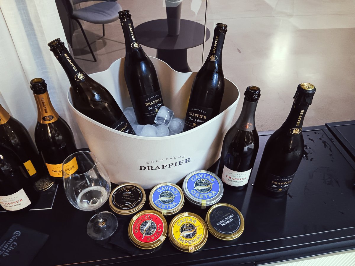 Club #CámaraValencia celebró una exclusiva cata de Champagne #Drappier, guiada por su brand ambassador en España y acompañada de una selección de caviar explicada por #OlgaBabynuik.
Una experiencia sensorial de alto nivel en colaboración con #Dicoval 🍾✨